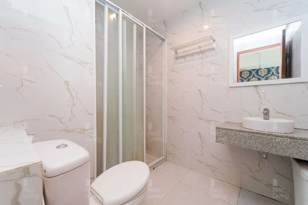 RedLiving Apartemen Grand Kamala Lagoon - Icha Rooms Tower Barclay South with Netflix