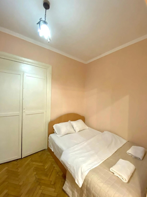 Apartment on Zaliznychna street