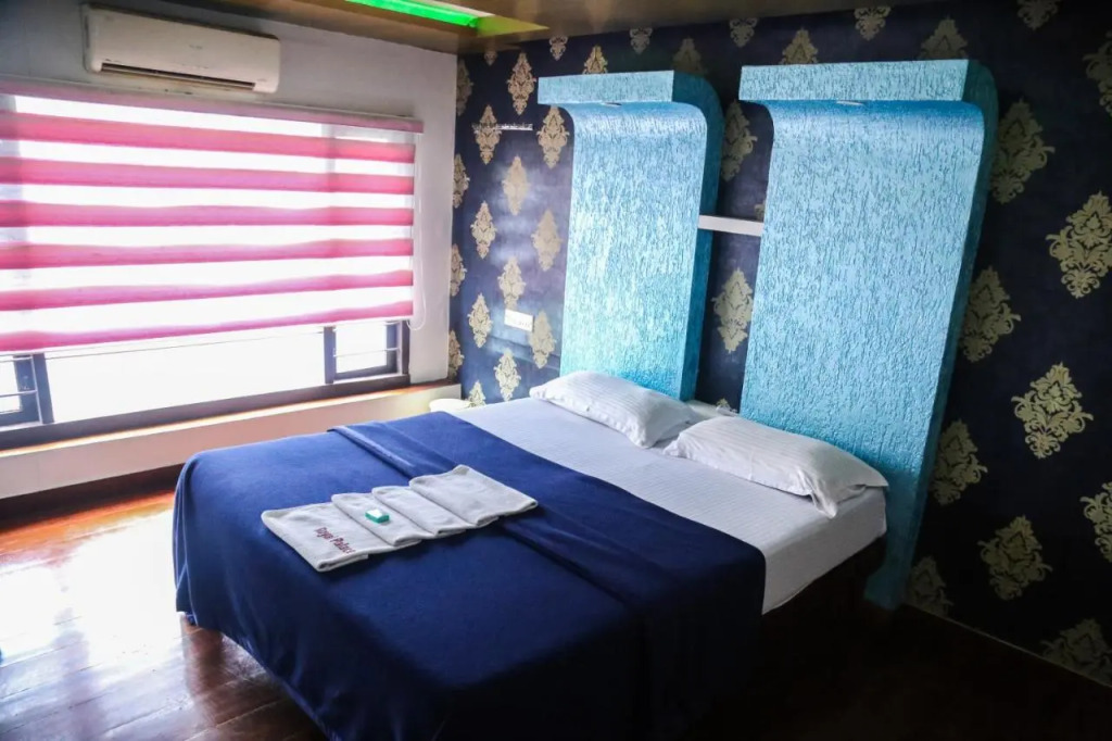 Harmony Houseboats
