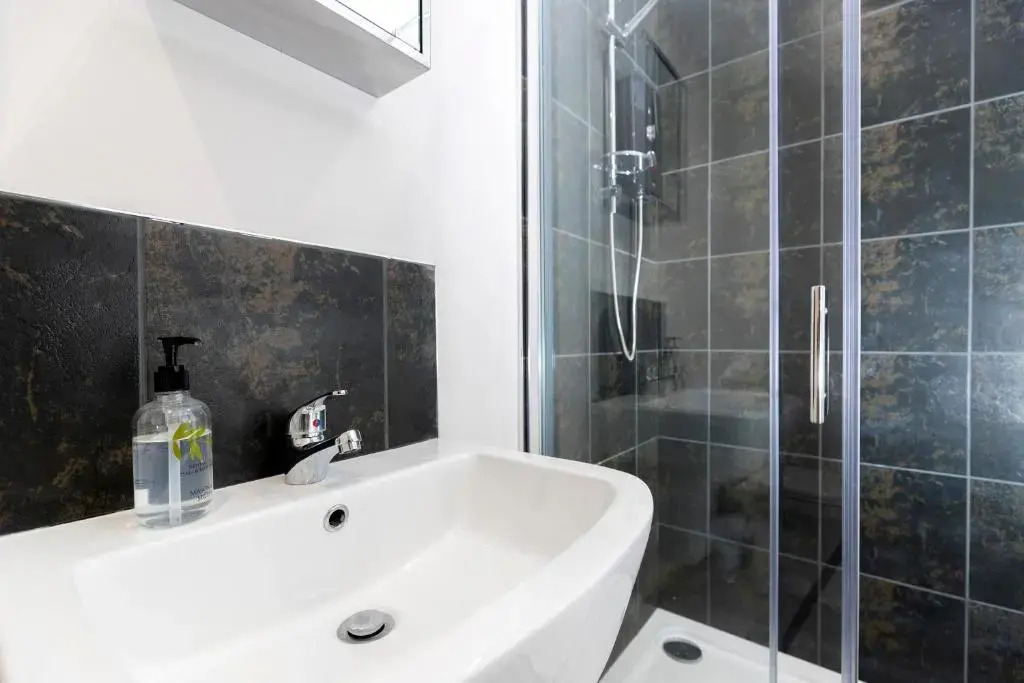 Avery House 2 - Two Bedroom with Outdoor Terrace by BPNE