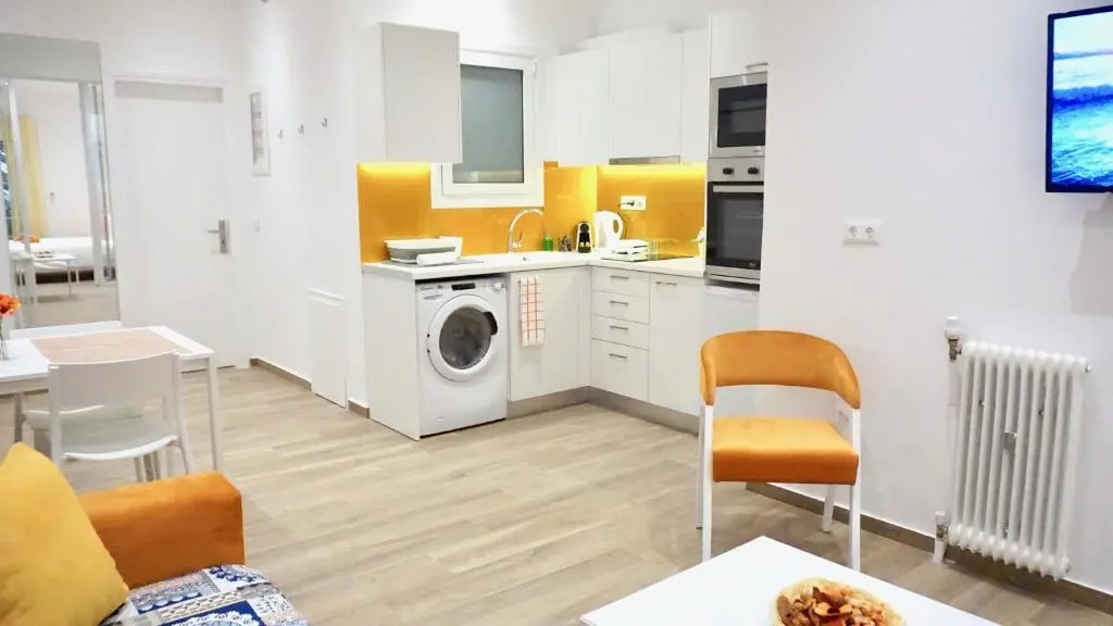 Spacious Peaceful Studio with Garden Patio