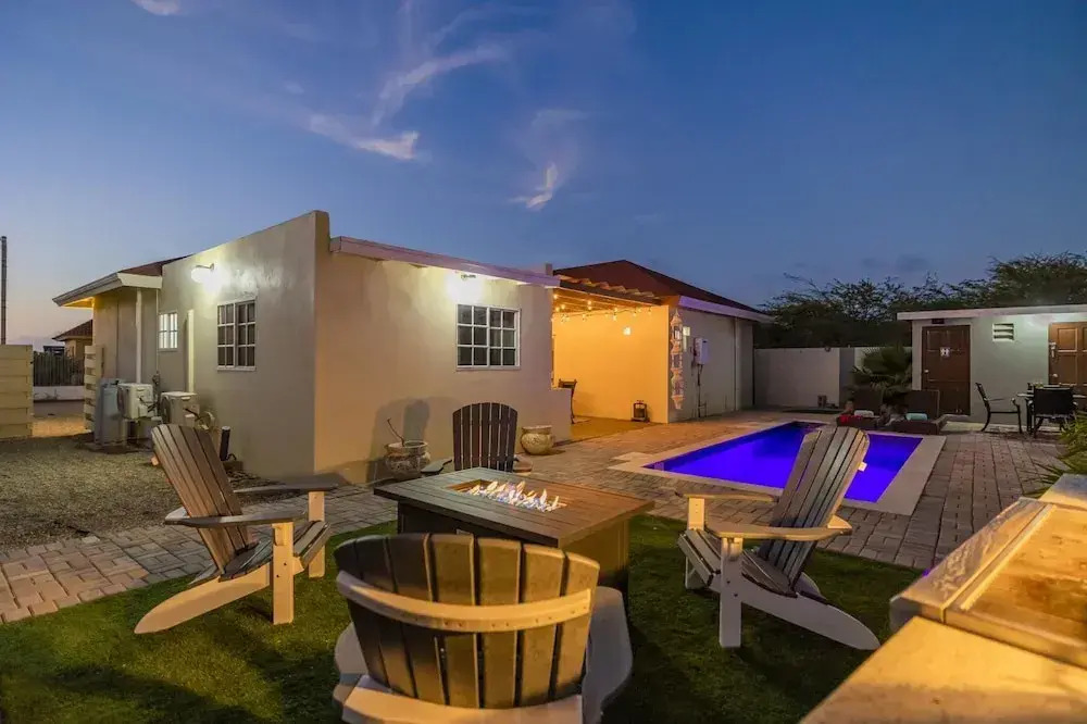 Beautiful 3br4ba Amazing Location w Private Pool