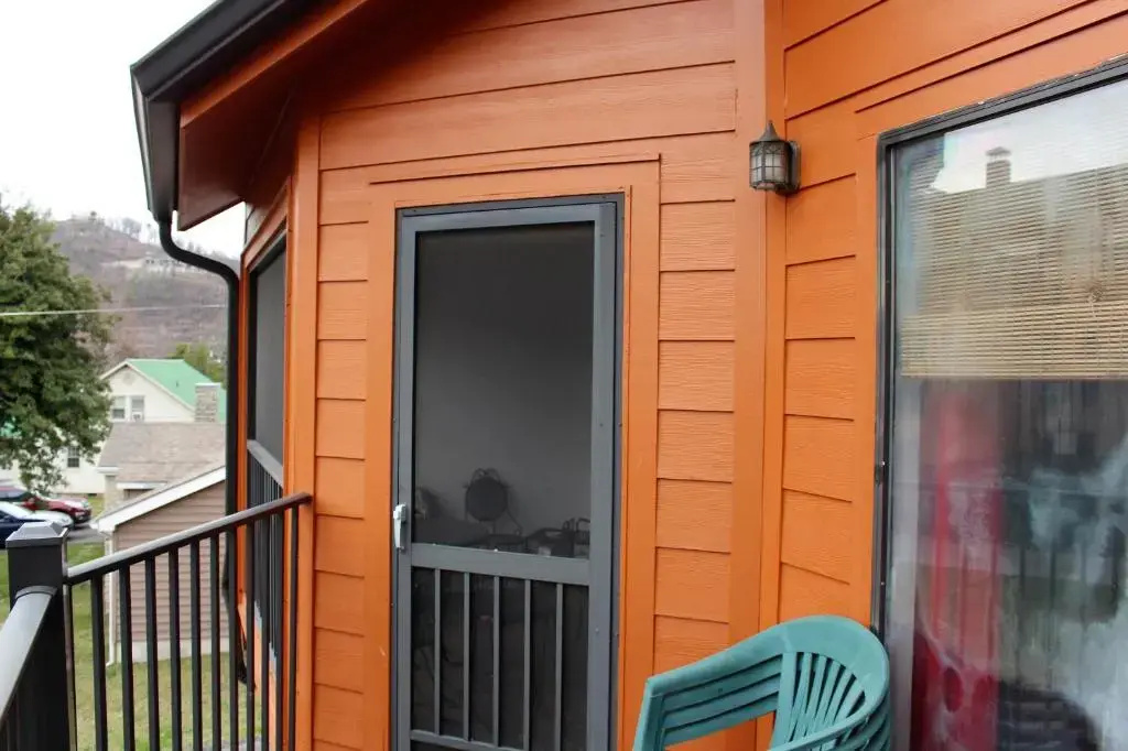 Spacious Downtown Condo Walking distance to Downtown Gatlinburg Sleeps 6 guests