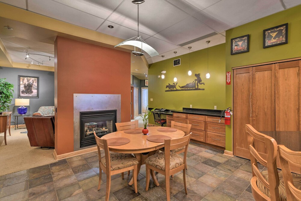 Dtwn Anchorage Getaway: 2 Adjoining Condos!