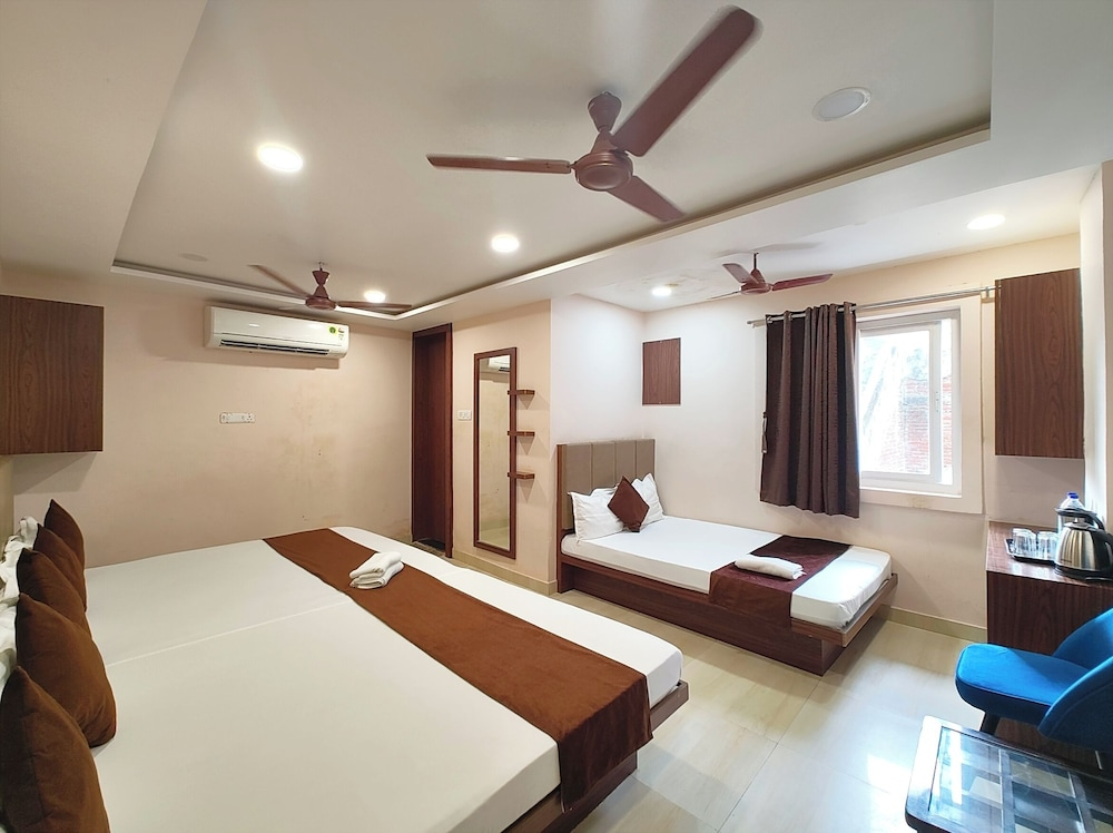 Hotel VIMOKSHA# RESIDENCE - Near Kashi-Vishwanath-Temple-And Ganga Ghat With-Lift-Wifi- Restaurant- Paid-Parking facilities-Newly Decorated Room- A Top Rated Premium Hotel in Varanasi