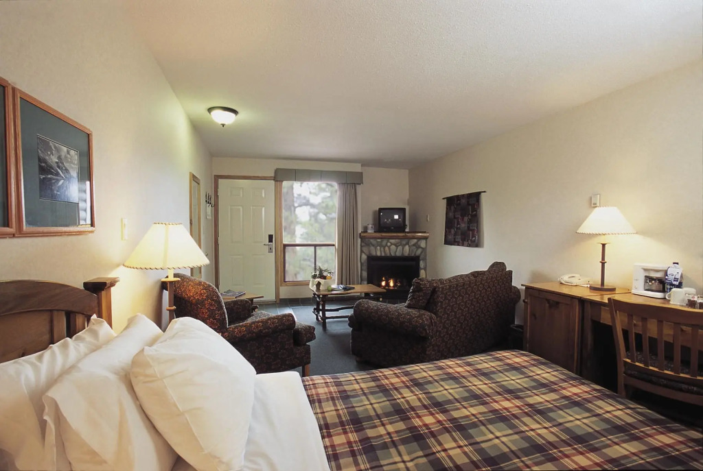 Pyramid Lake Lodge