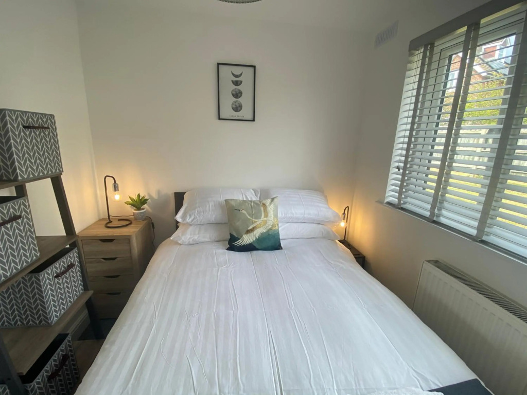 Bay - Brambles Chine, Colwell Bay, Nr Yarmouth - 5 star WiFi - Short walk to The Hut and beach - Ferry offers