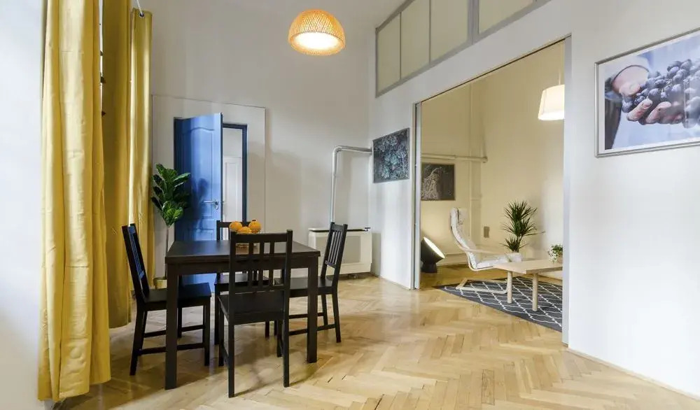 Chic Tarragon Apartments