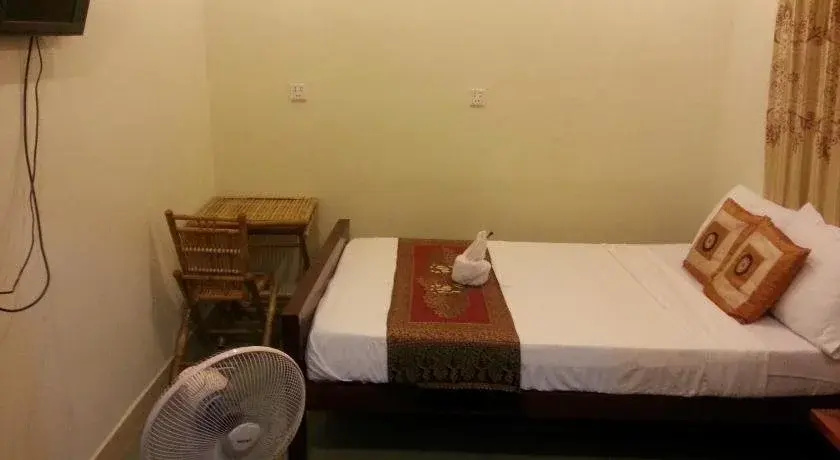 Moon River Guesthouse & Restaurant