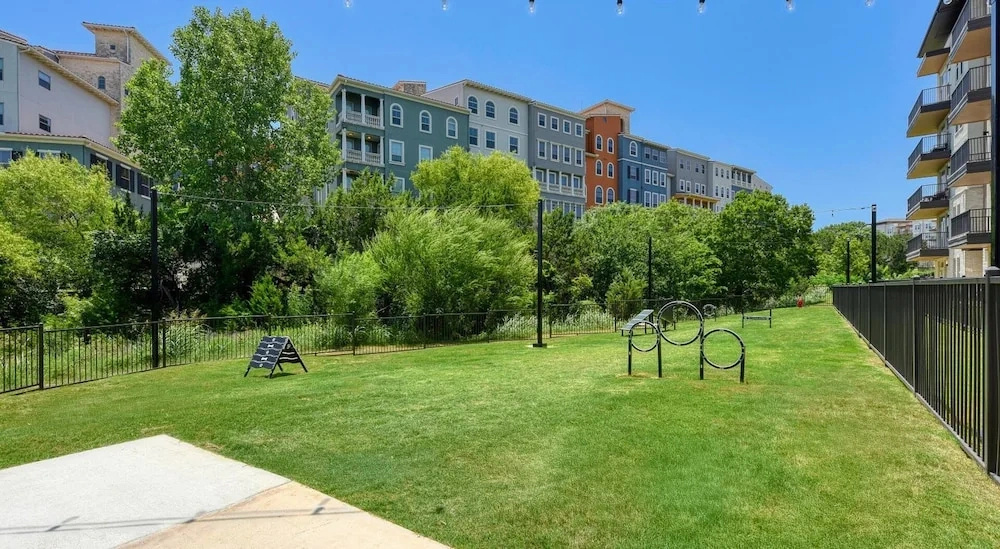Landing Beautiful 1bd, Yoga Studio