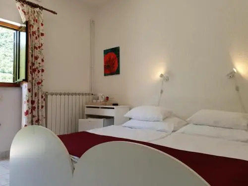 Apartment and B&B Mikleus