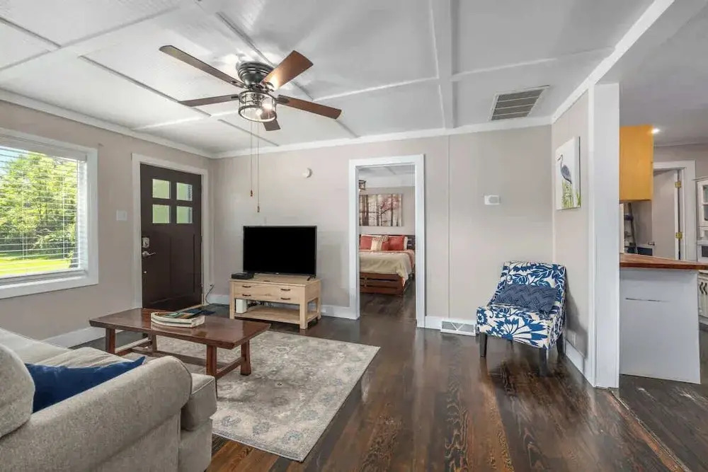 Bluestar Cottage - 2BR with Hot Tub