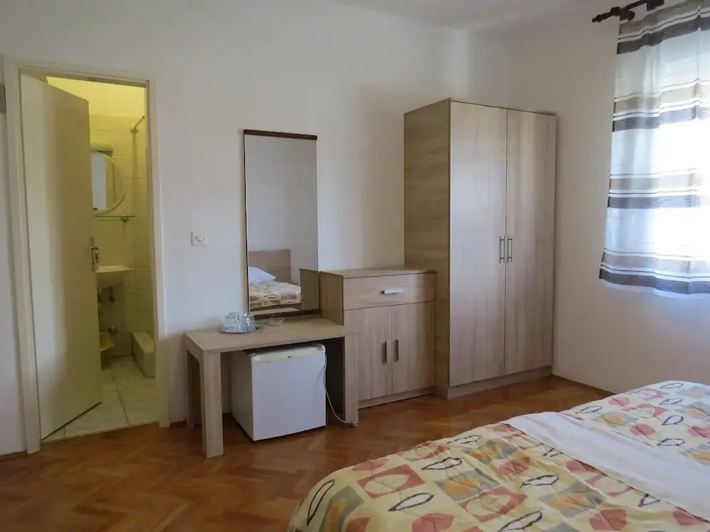 Apartment and Rooms Amenka