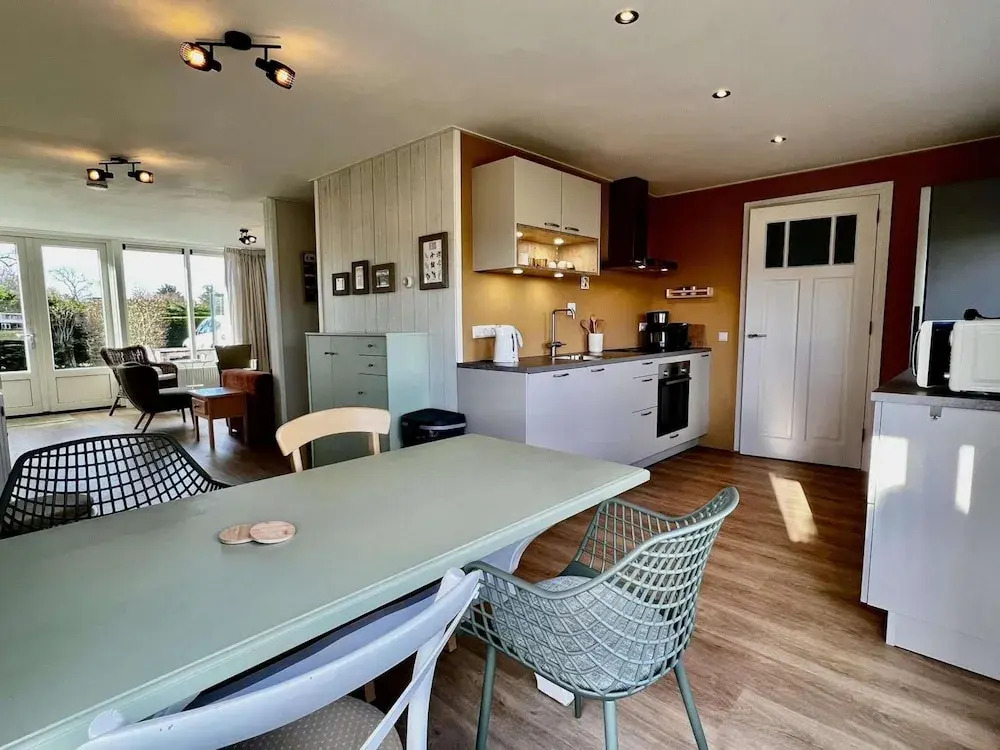Modern Bungalow Close to Beach With Views