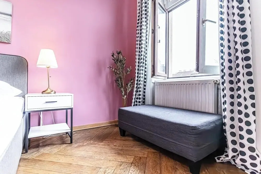 Chic 1BR Apartment Near AKH Center