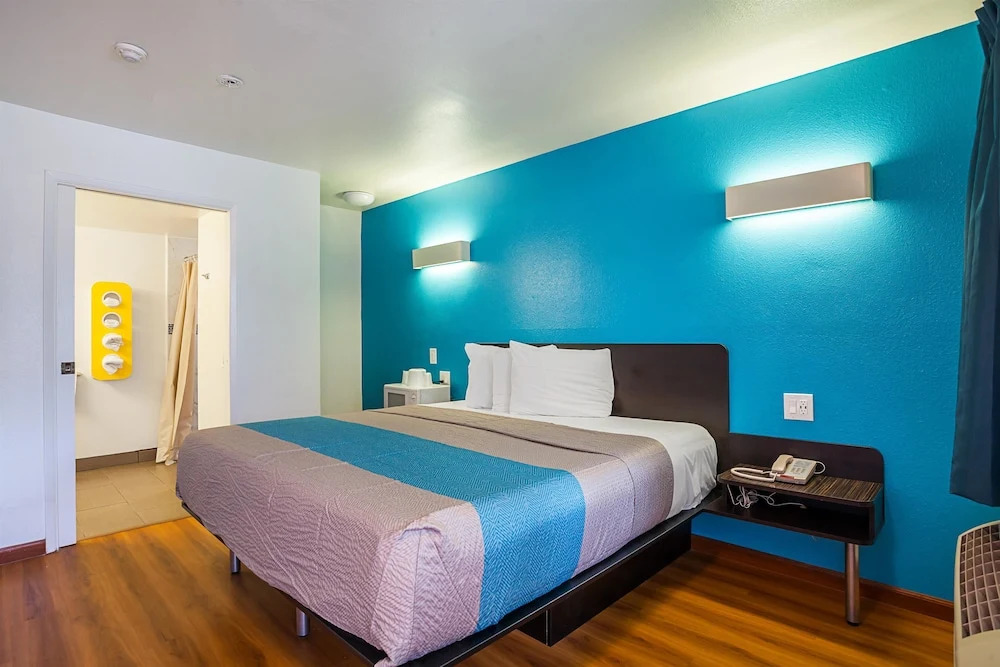 Motel 6-Ventura, CA - Downtown