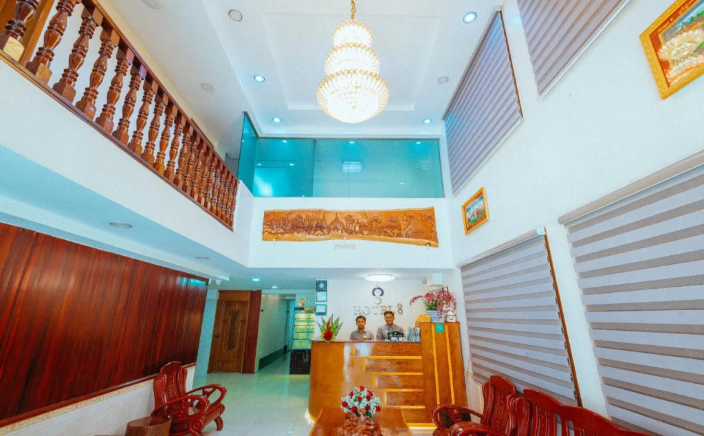 Hotel 8