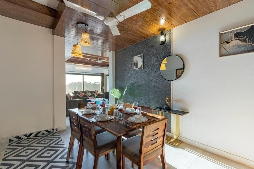 Alaya Stays Evara - 2 BHK Hilltop