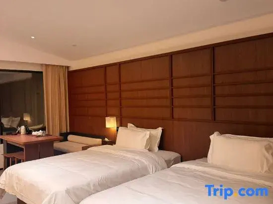 Jiuheyueyuan Wenquan Forest Resort Hotel