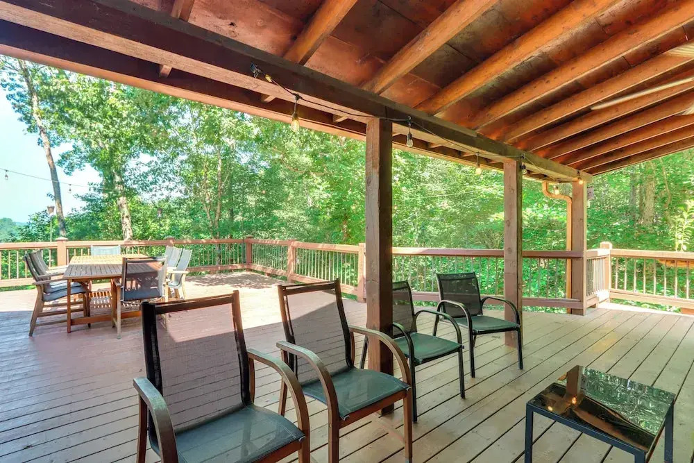Deck & Private Hot Tub: Cabin in Ellijay!