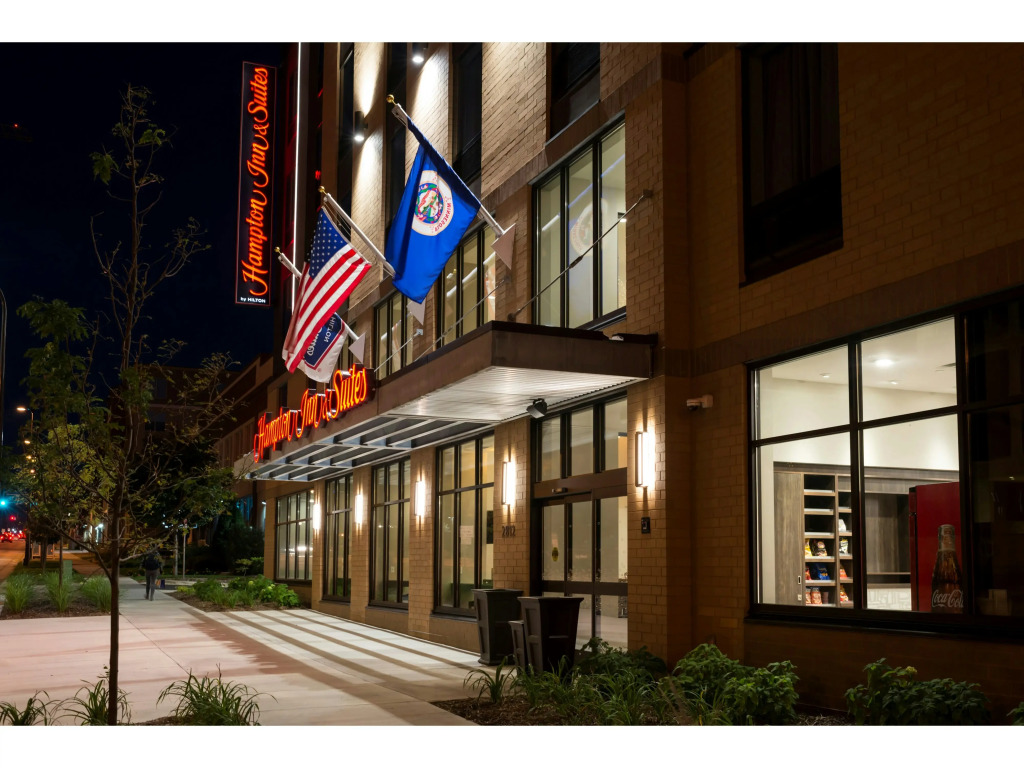 Hampton Inn and Suites Minneapolis University Area, MN
