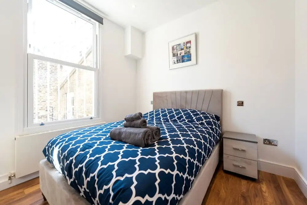 Trendy Paddington Flat SS1