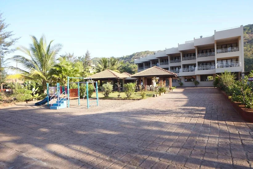 Sagar Sawali, Karde Beach View Resort