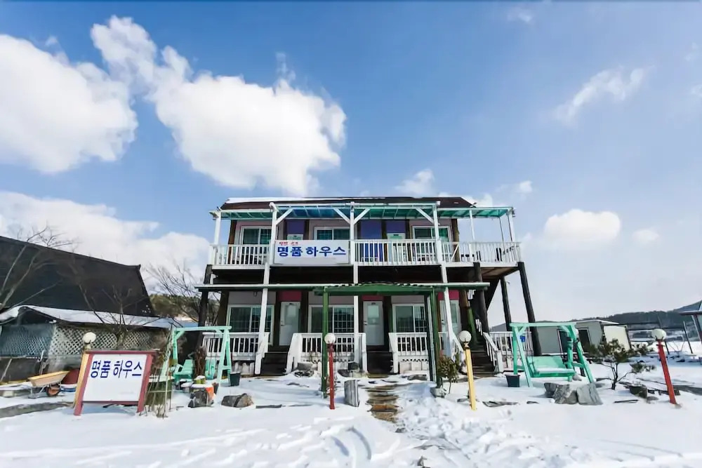 Anmyeondo Myoungpoom House Pension