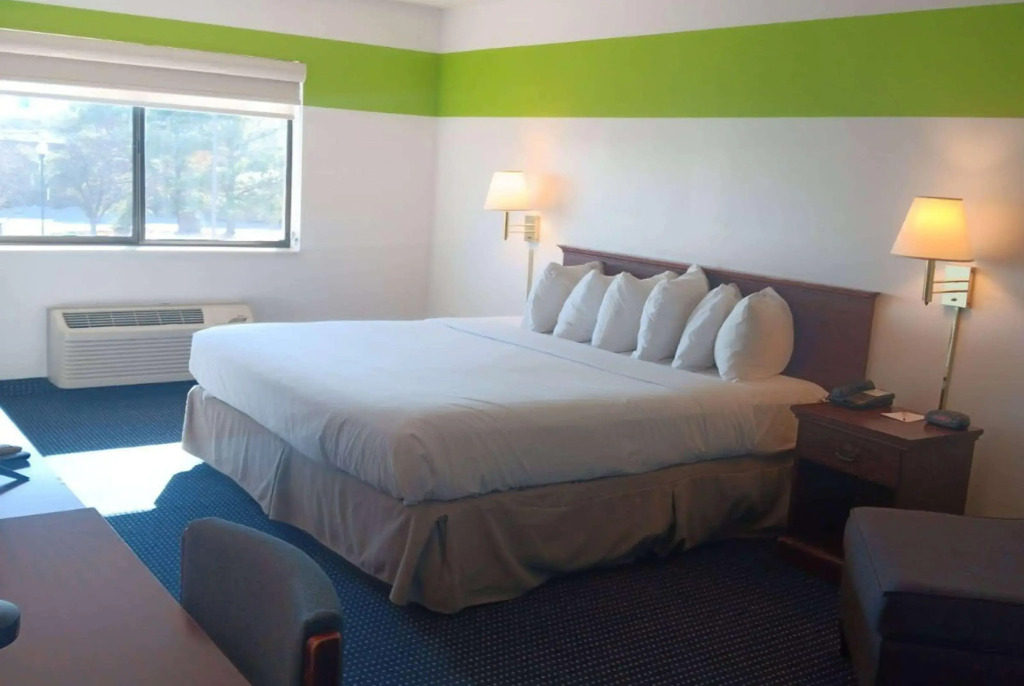 Ramada Limited - Mount Sterling