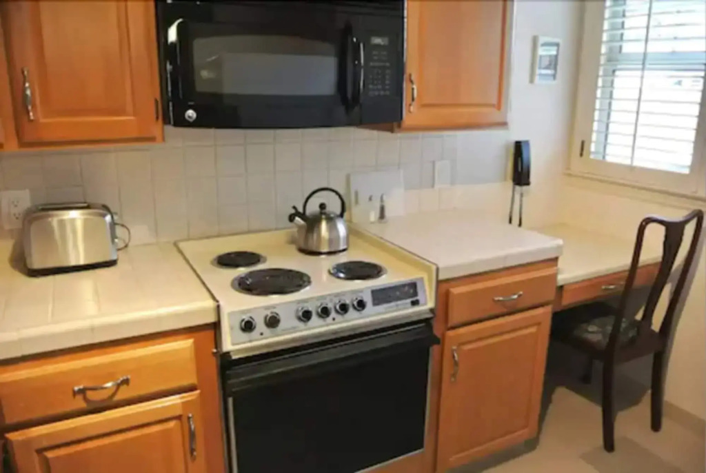 Cow Hollow Inn and Suites