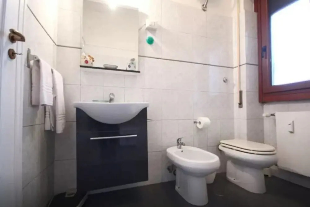 Robi's 1 Bed in Superb Location!