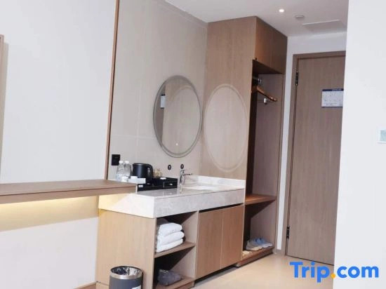 Elong R.YUN Hotel (Huayin Huashan Scenic Area Visitor Center Huashan North Station)