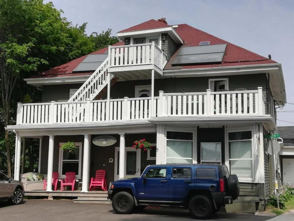 Colonial Charm Inn