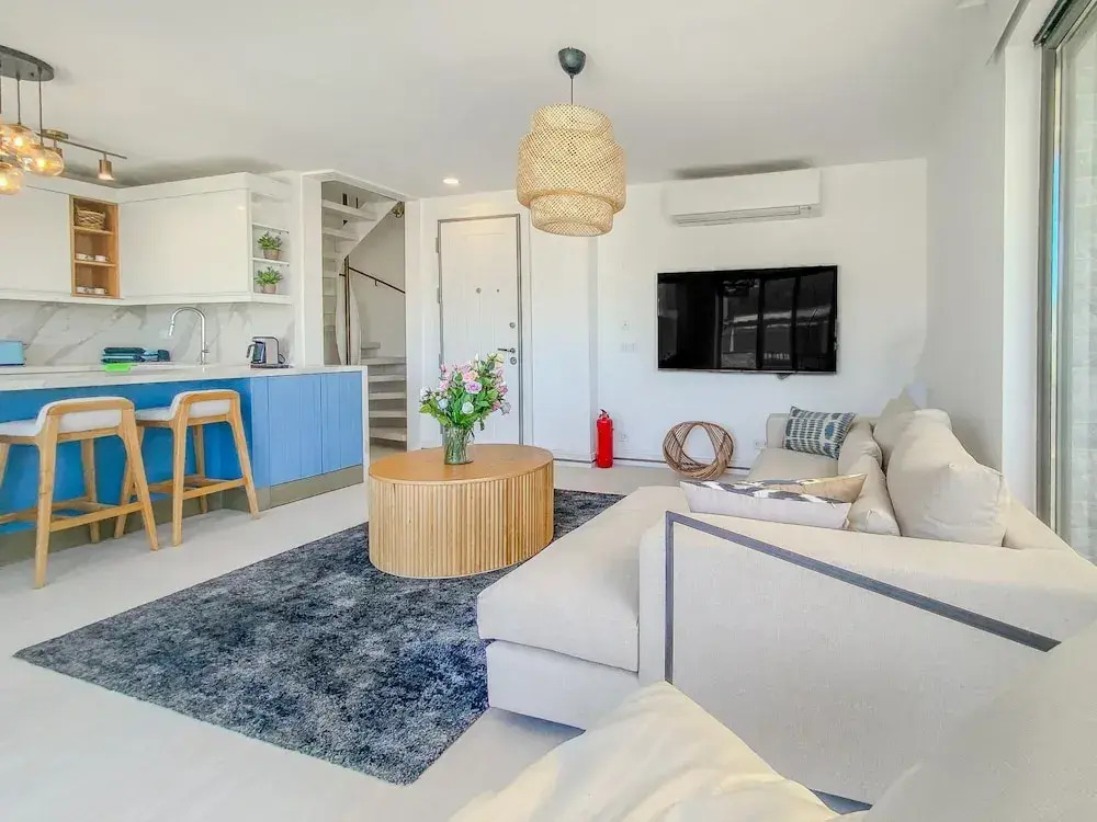 Sea View House w Balcony 3 min to Beach in Milas