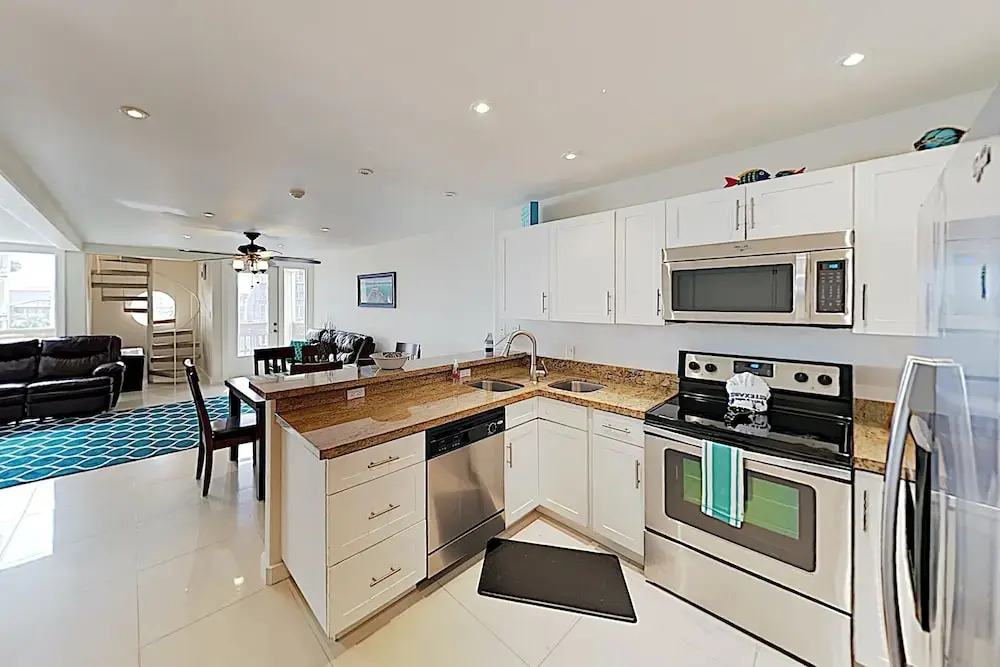 Updated 3br  W/ Pools 3 Bedroom Condo
