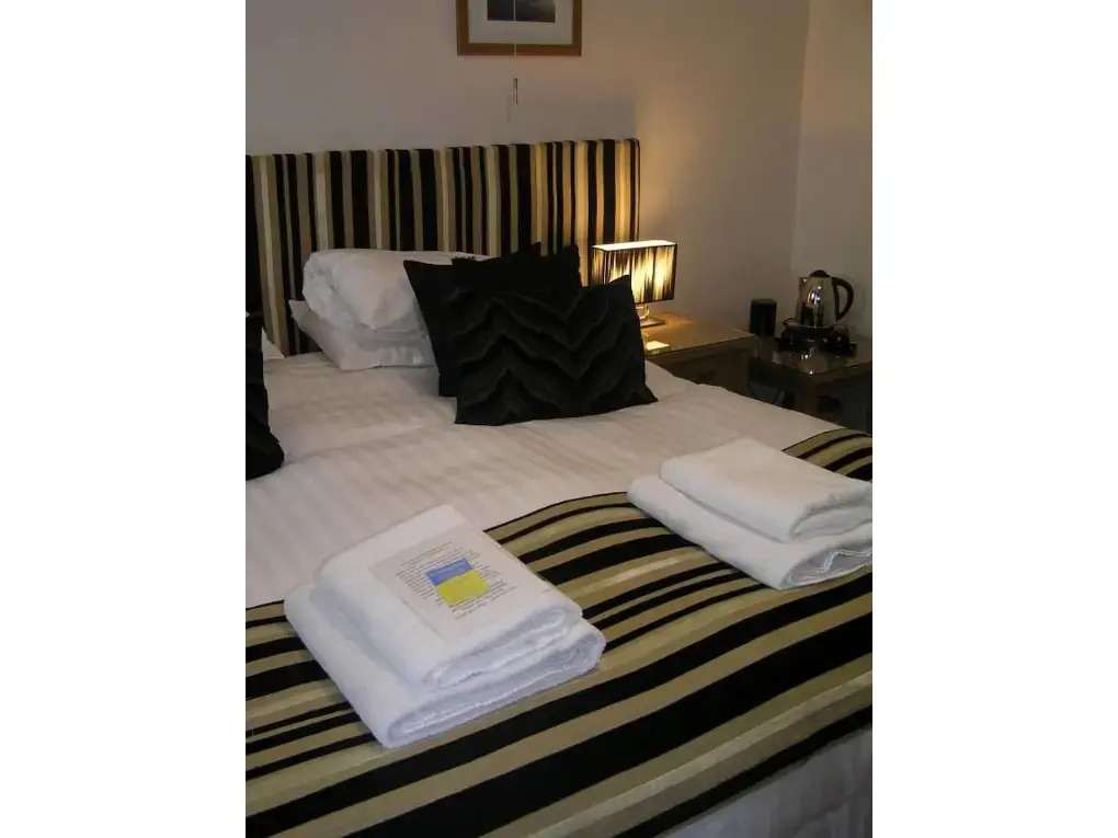 TOWNHOUSE ROOMS