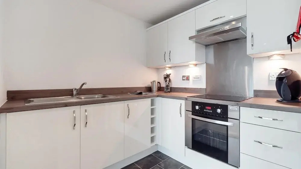 Spacious 2BR Apartment in Prime Central Location