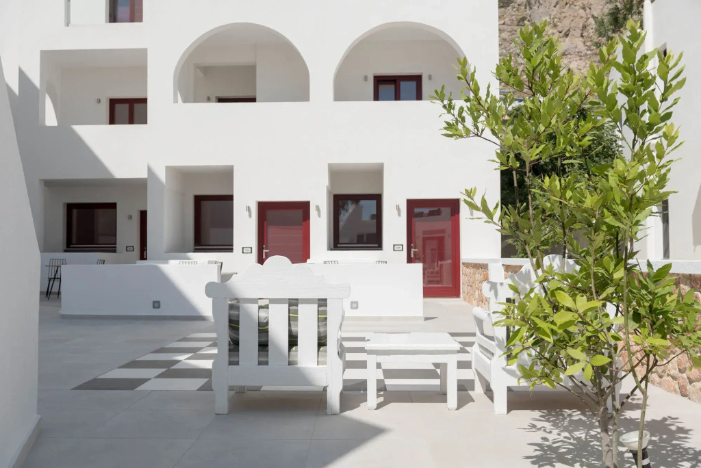 MAR n MAR CROWN HOTEL-SUITES