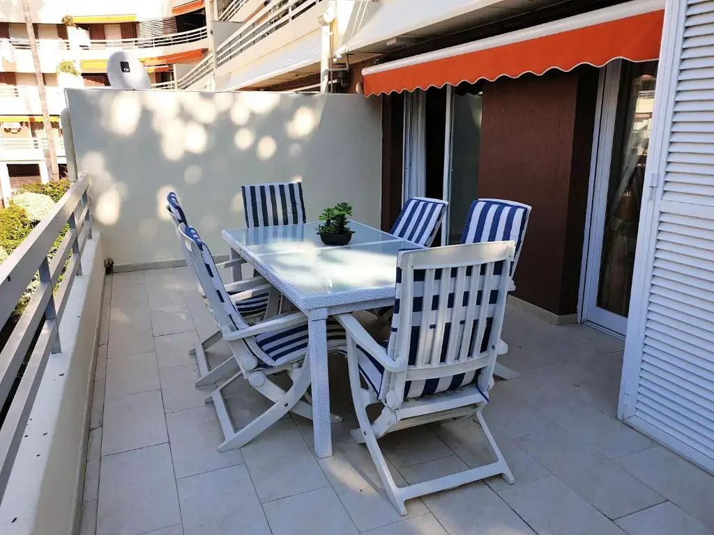 Spacious 3 Bedroom 2nd Line Beach Apartment Marbella Center