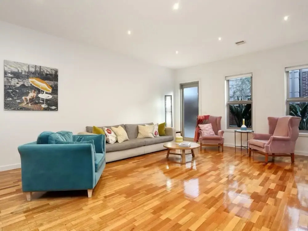 Kew Luxurious Townhouse