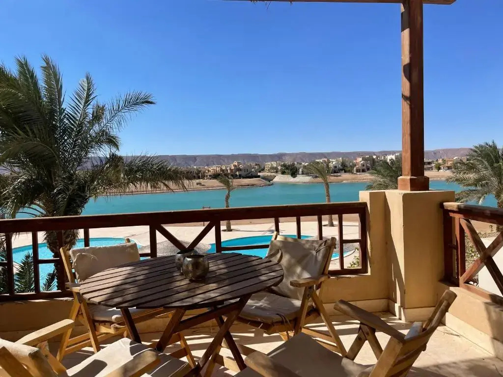 Sabina 1br apartment Lagoon view with shared pool