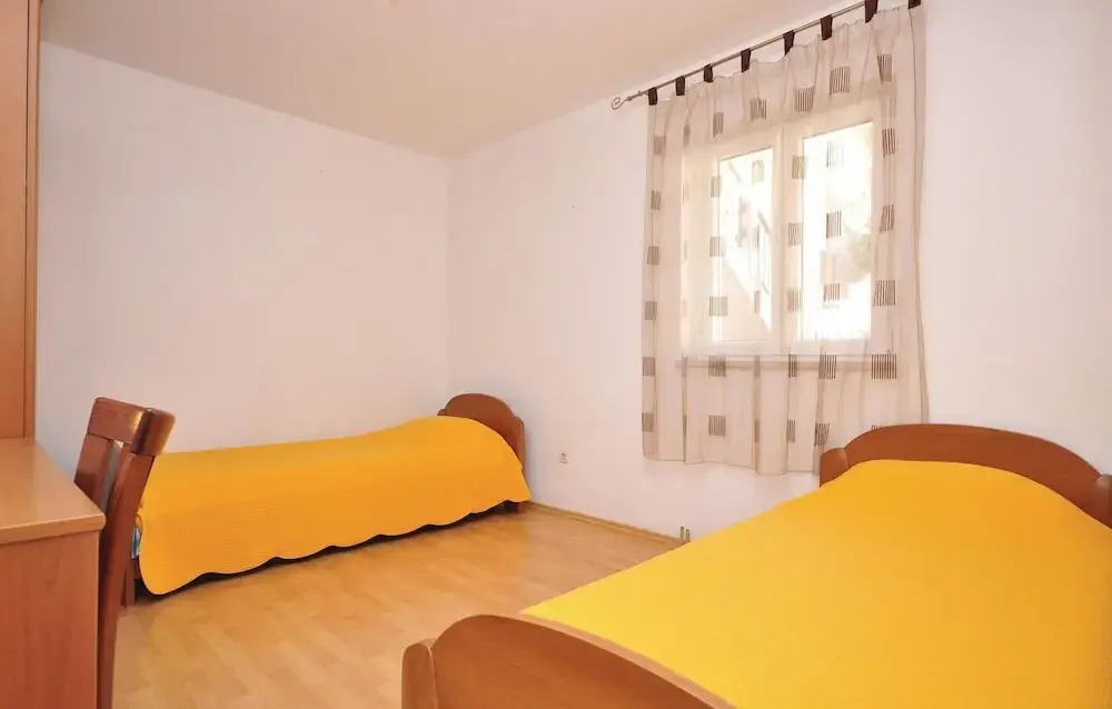 Amazing Apartment in Pucisca With 3 Bedrooms and Wifi