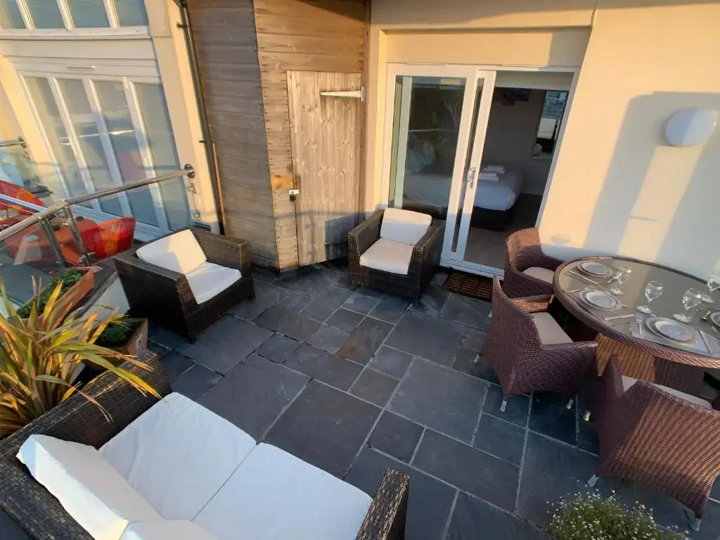 SEA BEACH & COASTAL VIEWS from LRG SUN TERRACE G Bay Apartments OVERLOOKS FISTRAL BEACH MOST DESIRABLE LOCATION SLEEPS & DINES 6 which includes SOFABED 2 BATHROOMS AL FRESCO Dining Smart tv all rooms PRIVATE PARKING 2 CARS sat-sat only April-Nov please
