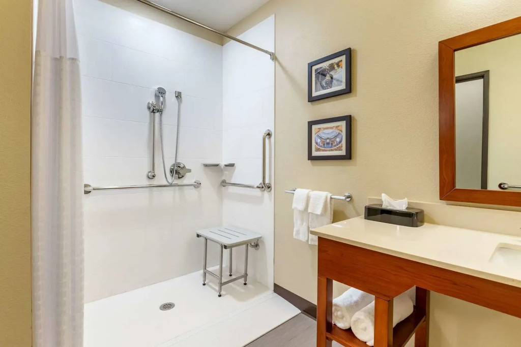 Comfort Inn & Suites West Des Moines