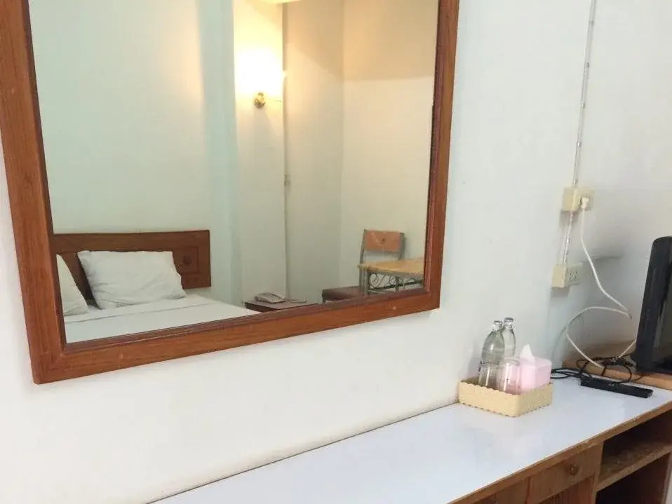 OYO 1161 Sathorn Mansion