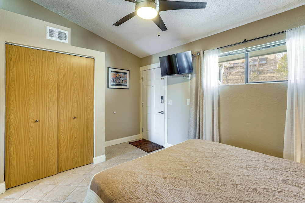 Pool + Boat Ramp Access: Lake of the Ozarks Escape