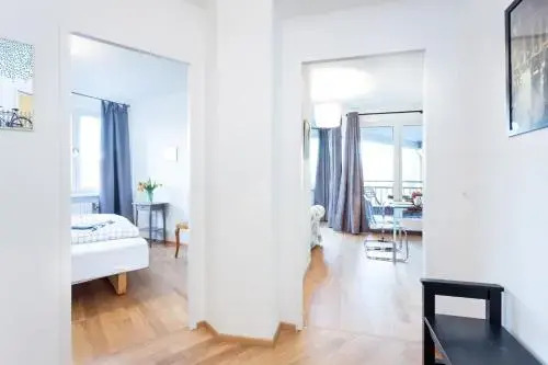 The Maybach - rooftop living XBerg, 1BR, 1 living room, group & family friendly, 2 - 4 Guests