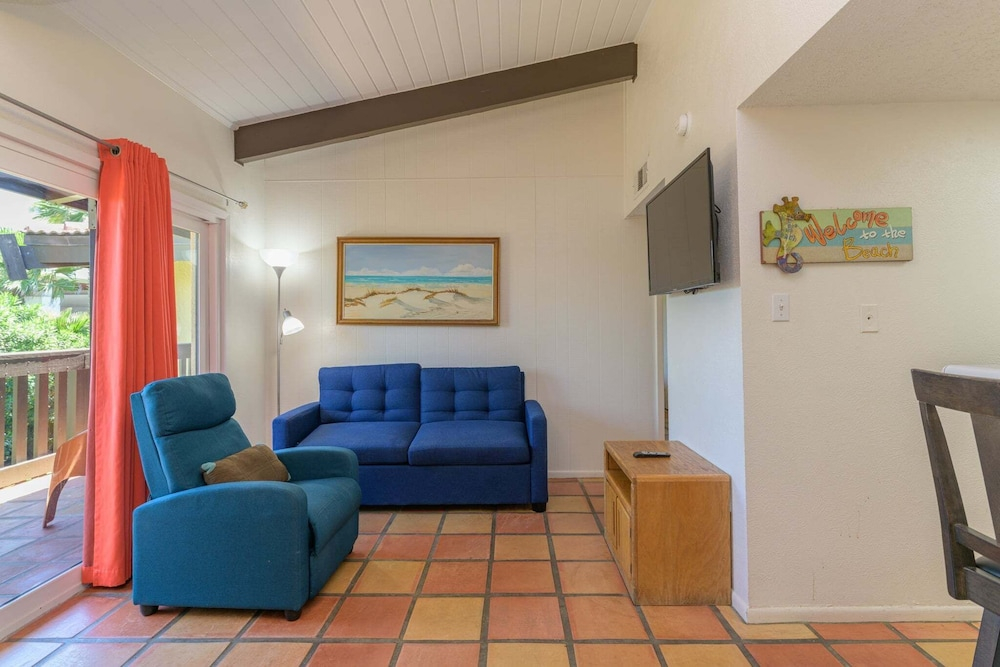 Tiki 204 - Standard 1br Condo W/ Balcony Sleeps 4 1 Bedroom Condo