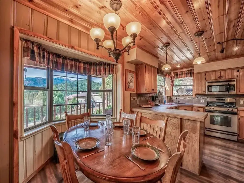 La Posada de Ponder - Four Bedroom Cabin with Hot Tub