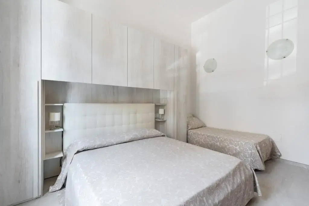 APARTMENT 20